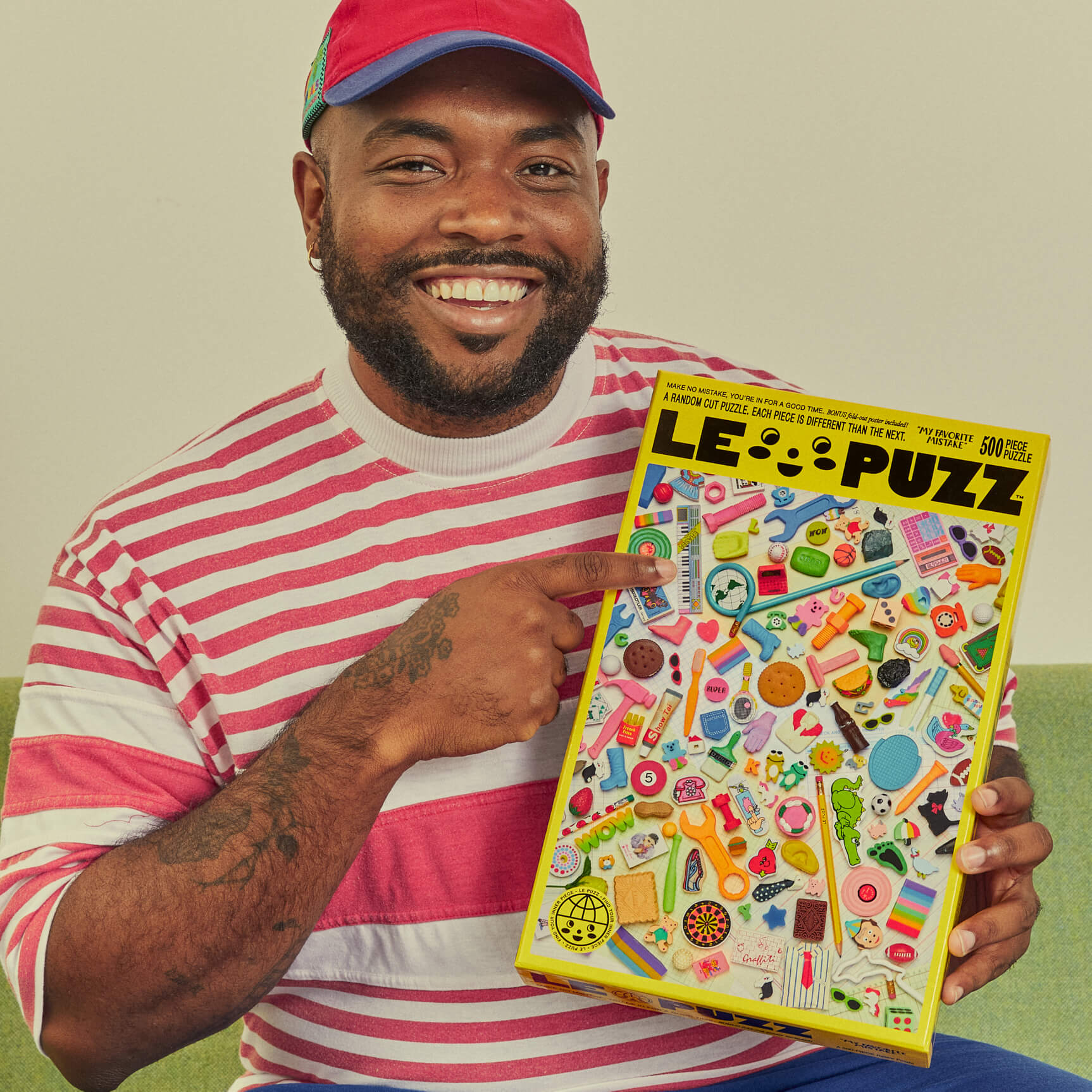 Man holding a colorful puzzle box with 'LEO PUZZ' branding