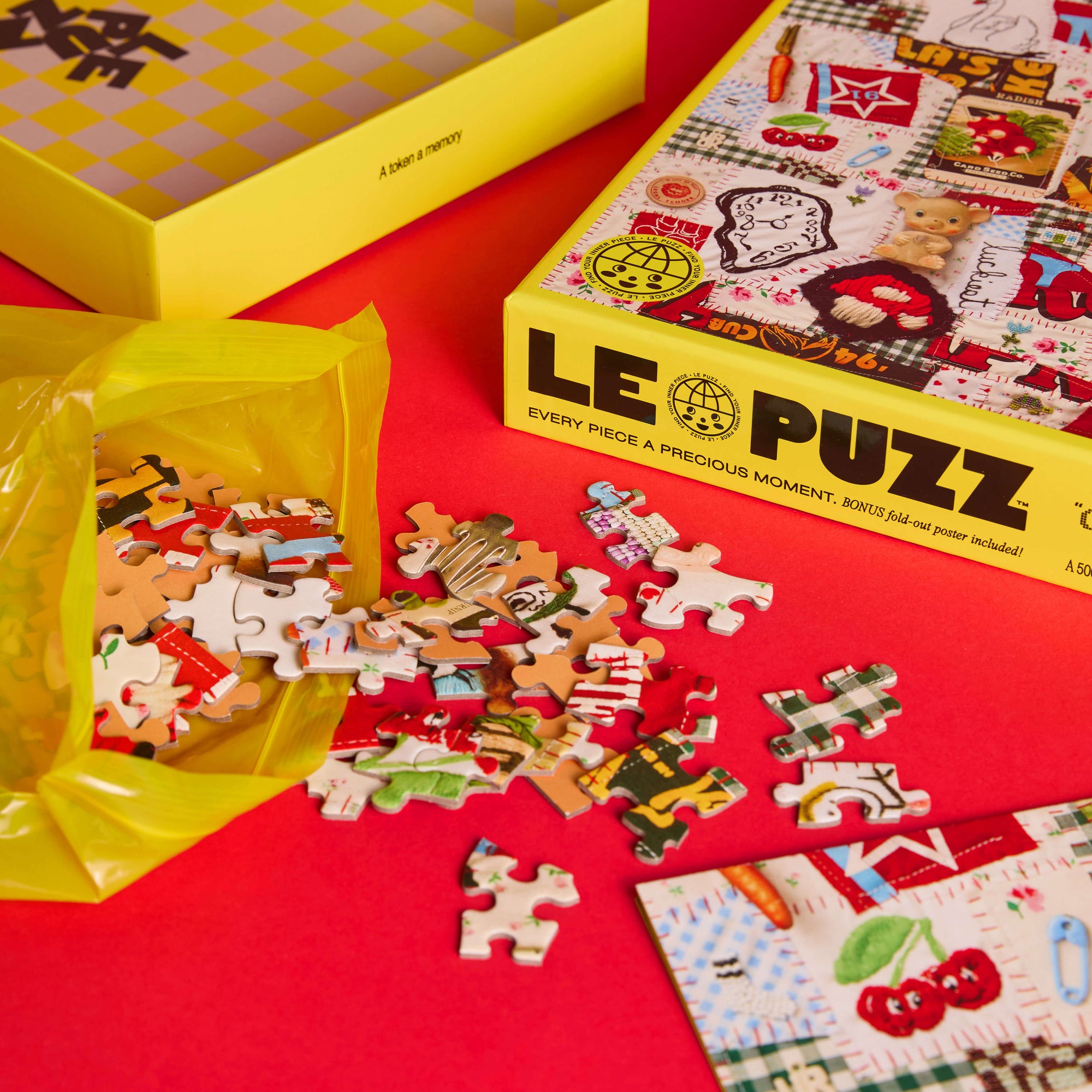 LE PUZZ puzzle set with pieces and packaging on a red surface